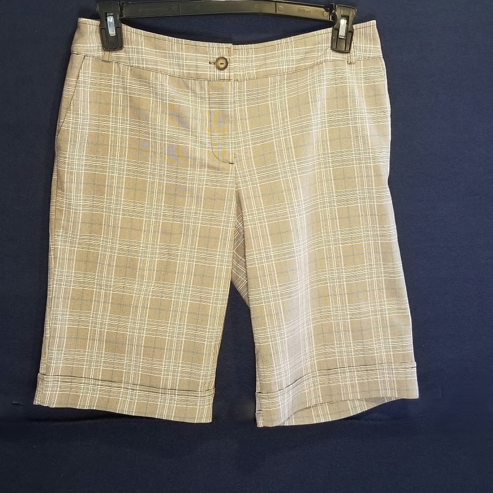 Speechless Women's Plaid Bermuda Shorts Zip Fly With Button Closure Stylish Cuff